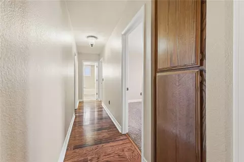 Entry Way - 16385 Kamana Ct, Apple Valley, CA 92307 photo 4 of 5