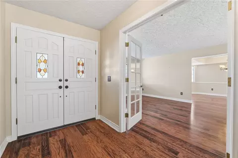 Entry Way - 16385 Kamana Ct, Apple Valley, CA 92307 photo 1 of 5