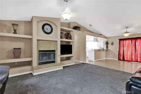 Living - 15184 Walnut, Hesperia, CA 92345 photo 3 of 6