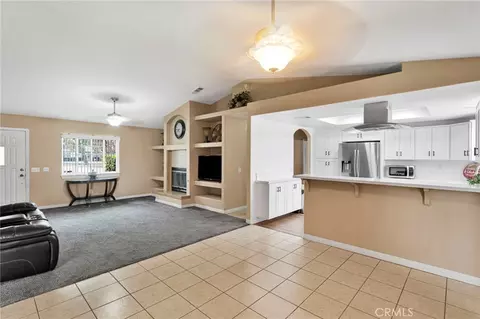 Living - 15184 Walnut, Hesperia, CA 92345 photo 4 of 6