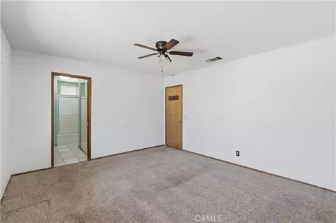 Bedroom - 12365 Waynoka Rd, Apple Valley, CA 92308 photo 5 of 5