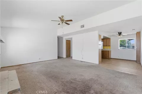 Living - 12365 Waynoka Rd, Apple Valley, CA 92308 photo 3 of 4