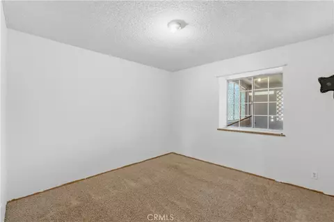 Bedroom - 12365 Waynoka Rd, Apple Valley, CA 92308 photo 3 of 5