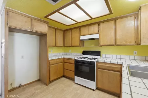 Kitchen - 12365 Waynoka Rd, Apple Valley, CA 92308 photo 3 of 3