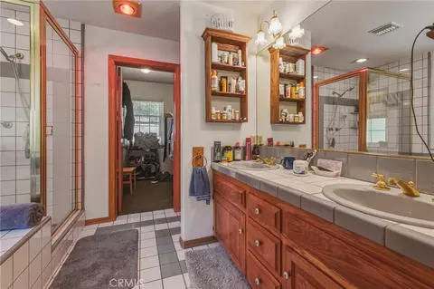 Bath - 775 Madera, Lake Arrowhead, CA 92352 photo 4 of 7