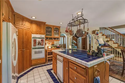 Kitchen - 775 Madera, Lake Arrowhead, CA 92352 photo 5 of 5