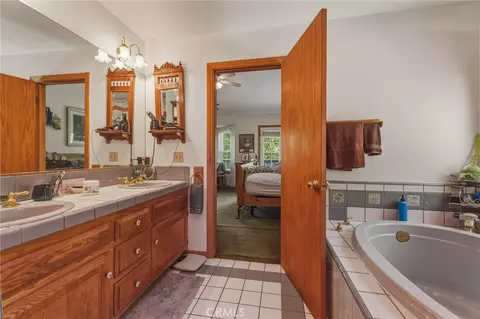 Bath - 775 Madera, Lake Arrowhead, CA 92352 photo 3 of 7