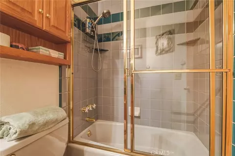 Bath - 775 Madera, Lake Arrowhead, CA 92352 photo 6 of 7