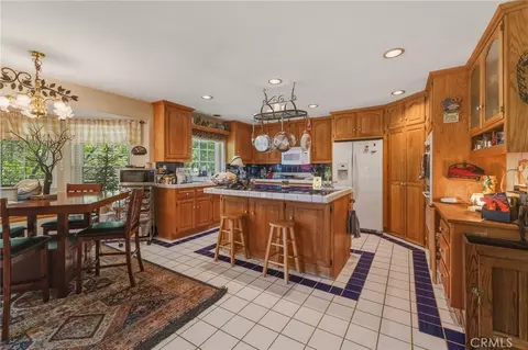 Kitchen - 775 Madera, Lake Arrowhead, CA 92352 photo 1 of 5