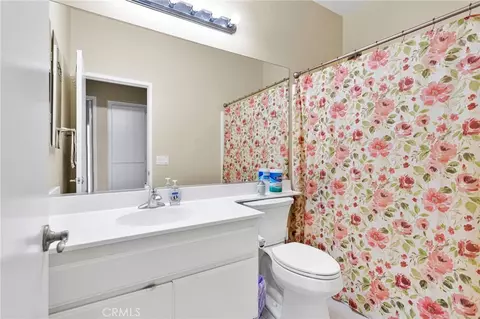 Bath - 15824 Desert Pass, Adelanto, CA 92301 photo 3 of 4