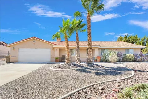 Exterior - 7454 Lyons Ave, Hesperia, CA 92345 photo 2 of 7