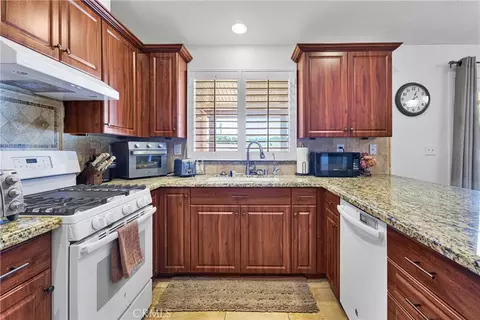 Kitchen - 7454 Lyons Ave, Hesperia, CA 92345 photo 2 of 4