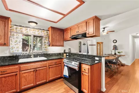 Kitchen - 5399 Lone Pine Cyn, Wrightwood, CA 92397 photo 2 of 4