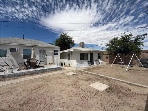 137 W Fredricks, Barstow, CA 92311 photo 2