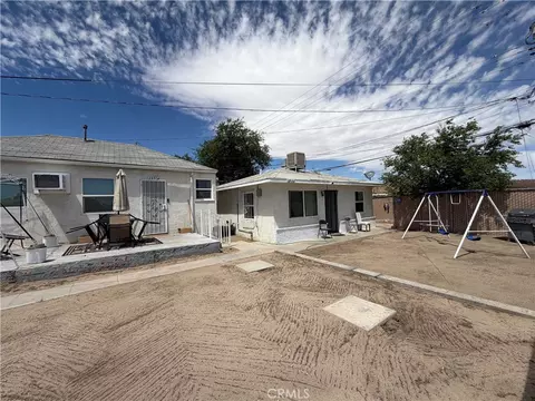 137 W Fredricks, Barstow, CA 92311 photo 2