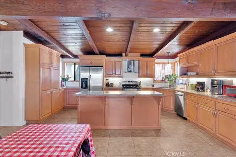 Kitchen - 11441 Hemlock, Hesperia, CA 92345 photo 3 of 3