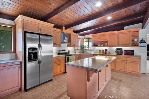 Kitchen - 11441 Hemlock, Hesperia, CA 92345 photo 1 of 3
