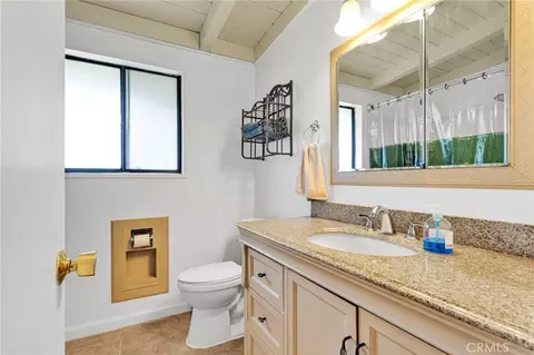 Bath - 11441 Hemlock, Hesperia, CA 92345 photo 3 of 5