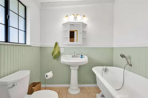 Bath - 11441 Hemlock, Hesperia, CA 92345 photo 2 of 5