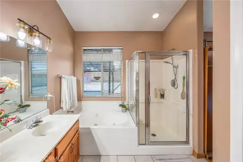 Bath - 13997 Riverside, Apple Valley, CA 92307 photo 2 of 2