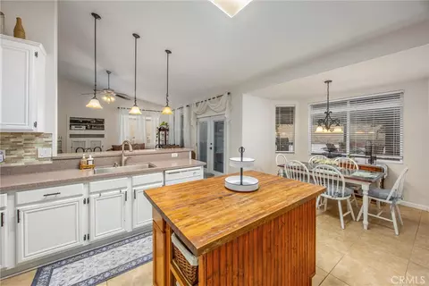 Kitchen - 13997 Riverside, Apple Valley, CA 92307 photo 4 of 5