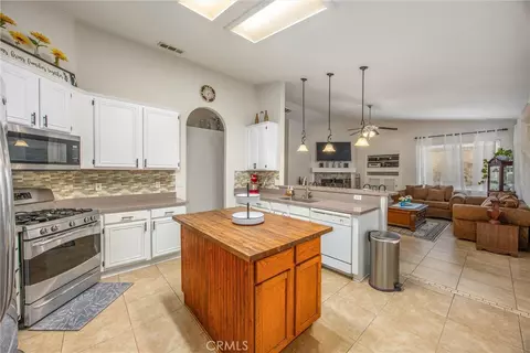 Kitchen - 13997 Riverside, Apple Valley, CA 92307 photo 2 of 5