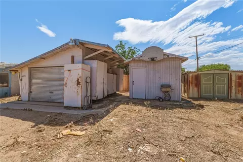 Exterior - 525 E Williams St, Yermo, CA 92398 photo 5 of 9