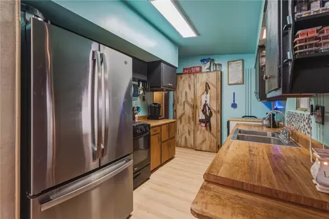 Kitchen - 525 E Williams St, Yermo, CA 92398 photo 2 of 3