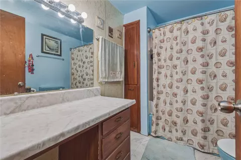 Bath - 525 E Williams St, Yermo, CA 92398 photo 4 of 5