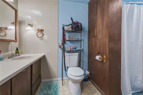 Bath - 525 E Williams St, Yermo, CA 92398 photo 3 of 5