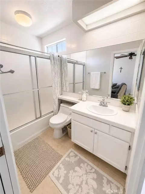 Bath - 14666 Robin, Helendale, CA 92342 photo 3 of 4