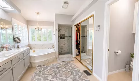 Bath - 14666 Robin, Helendale, CA 92342 photo 2 of 4