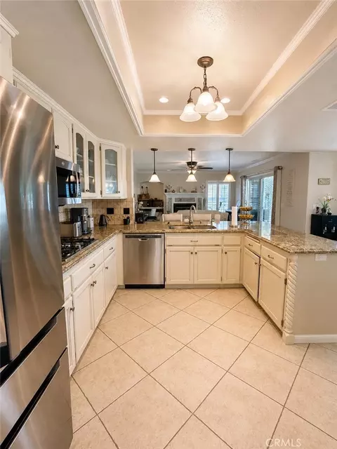 Kitchen - 14666 Robin, Helendale, CA 92342 photo 2 of 2