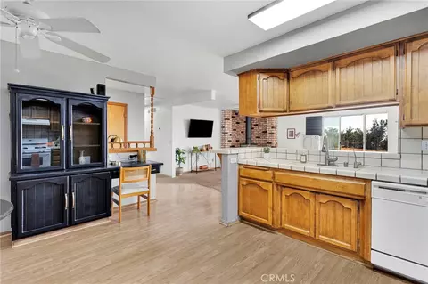 Kitchen - 10626 Valley Vis, Apple Valley, CA 92308 photo 4 of 4