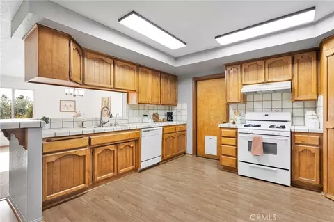 Kitchen - 10626 Valley Vis, Apple Valley, CA 92308 photo 3 of 4