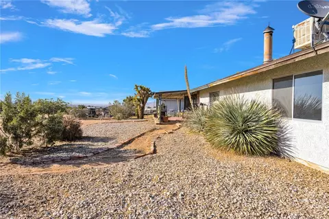 Exterior - 10626 Valley Vis, Apple Valley, CA 92308 photo 8 of 12