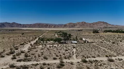 9821 Ivanhoe, Lucerne Valley, CA 92356 photo 2