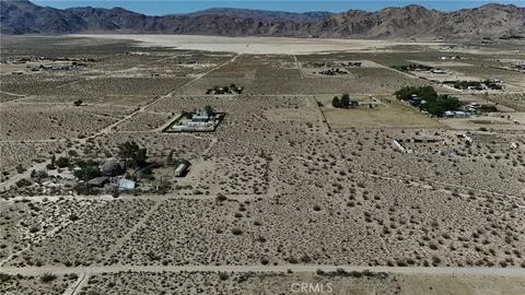 9821 Ivanhoe, Lucerne Valley, CA 92356 photo 3