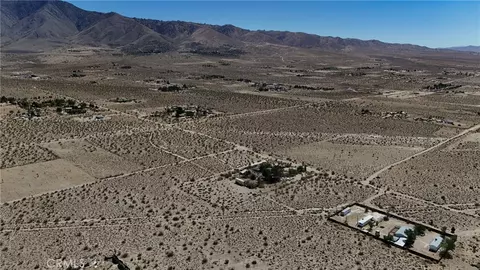 9821 Ivanhoe, Lucerne Valley, CA 92356 photo 8