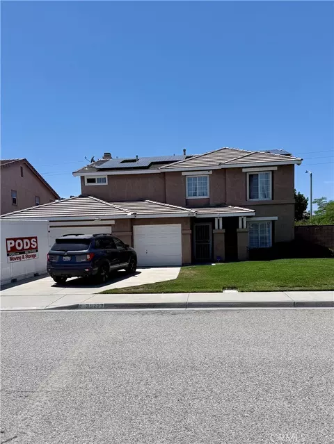 39233 Raphael Ln, Palmdale, CA 93551