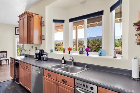 Kitchen - 5137 Cygnet, Phelan, CA 92371 photo 2 of 4