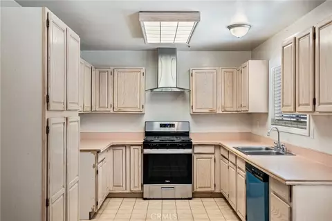 Kitchen - 10925 Buttonwood, Phelan, CA 92371 photo 1 of 1