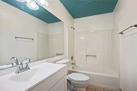 Bath - 10925 Buttonwood, Phelan, CA 92371 photo 1 of 3