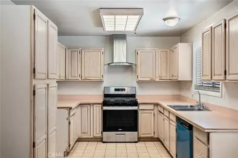 Kitchen - 10925 Buttonwood, Phelan, CA 92371 photo 1 of 1