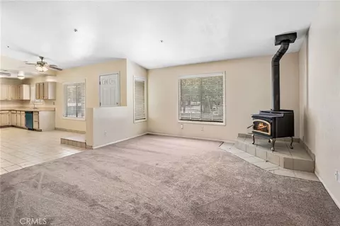 Living - 10925 Buttonwood, Phelan, CA 92371 photo 2 of 4