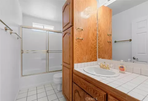Bath - 6285 Conifer, Wrightwood, CA 92397 photo 1 of 3