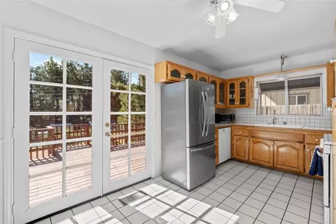 Kitchen - 6285 Conifer, Wrightwood, CA 92397 photo 2 of 4