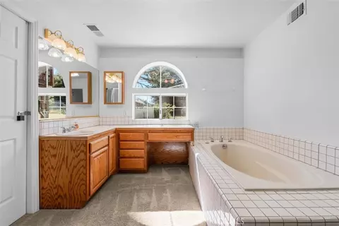 Bath - 6285 Conifer, Wrightwood, CA 92397 photo 2 of 3