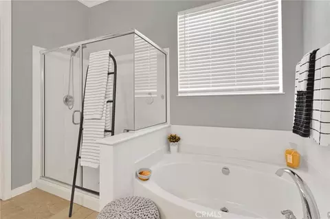 Bath - 10927 Katepwa St, Apple Valley, CA 92308 photo 3 of 5
