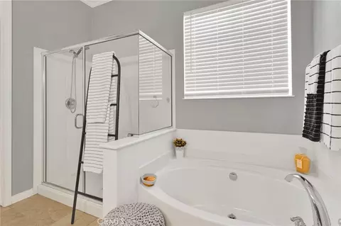 Bath - 10927 Katepwa St, Apple Valley, CA 92308 photo 2 of 4